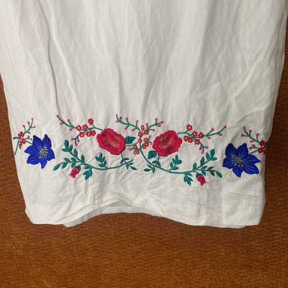 Vintage Plaza South Flower Embroidered White Dress, Size 6. - Picture 3 of 6